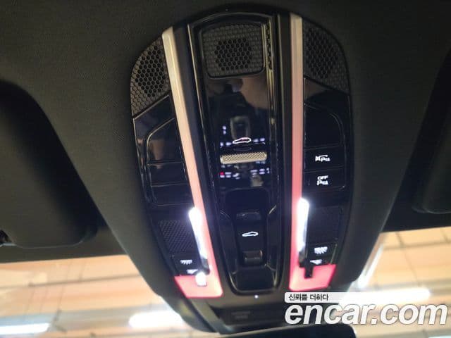 Porsche Cayenne 2020 — Photo 17/20