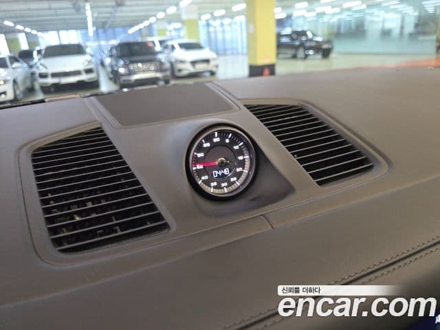 Porsche Cayenne 2020 — Photo 7/20