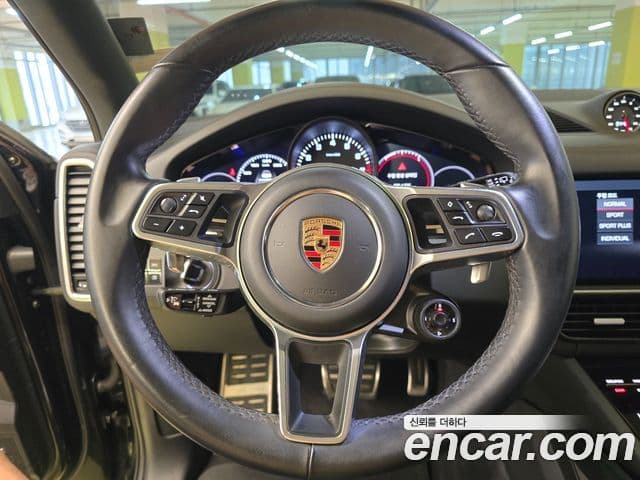 Porsche Cayenne 2020 — Photo 13/20
