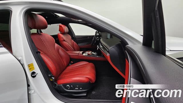 Genesis Electrified G80 2022 — Şəkil 10/20