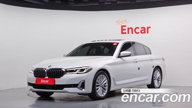 BMW 5 Series 2020 — Фото 1/20