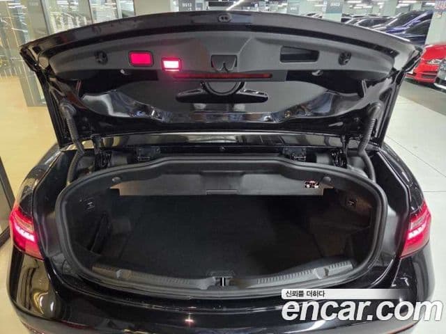 Mercedes-Benz E-Class 2021 — Photo 13/20