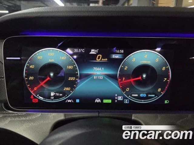 Mercedes-Benz E-Class 2021 — Photo 18/20