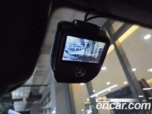 Mercedes-Benz E-Class 2021 — Photo 7/20