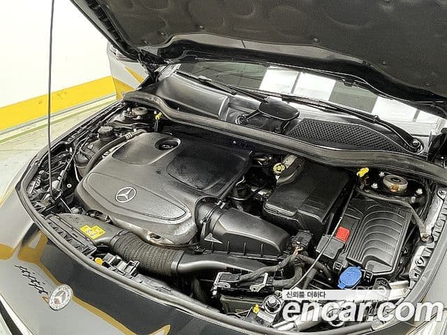 Mercedes-Benz CLA-Class 2018 — Şəkil 7/20