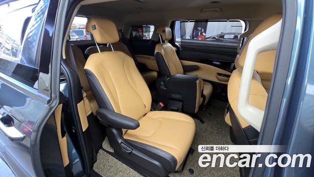 Kia Carnival 2020 — фото 12 из 20