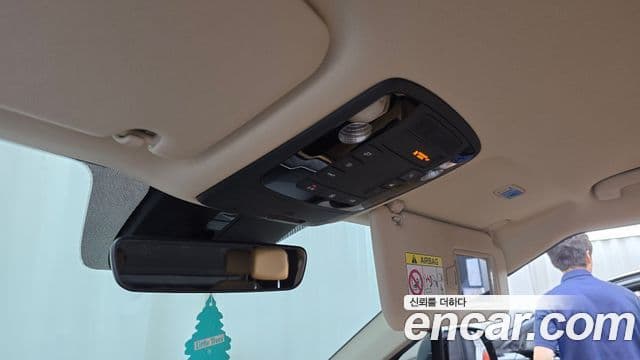 Kia Carnival 2020 — ფოტო 17/20