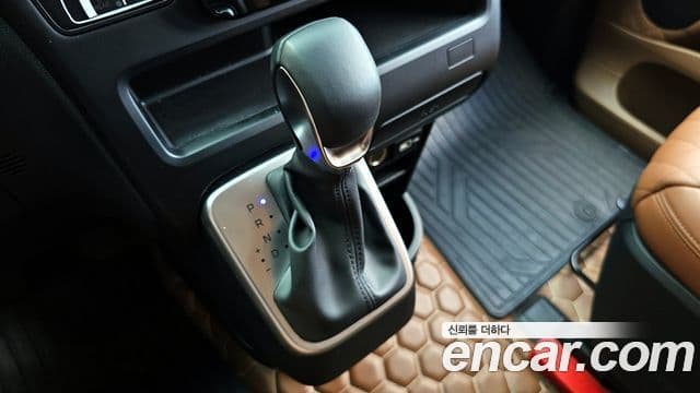 Hyundai Staria 2023 — Фото 9/20