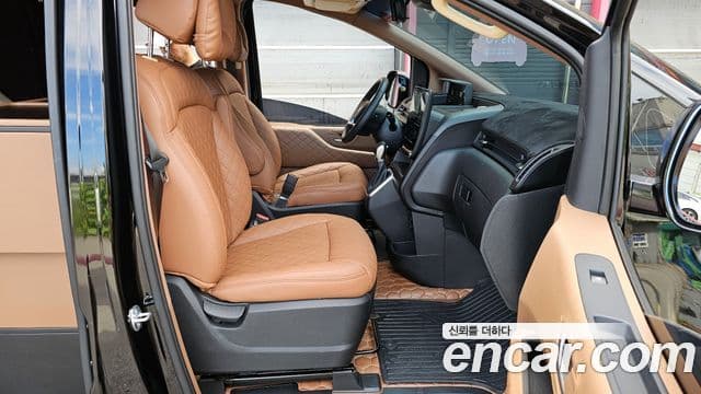 Hyundai Staria 2023 — Фото 11/20