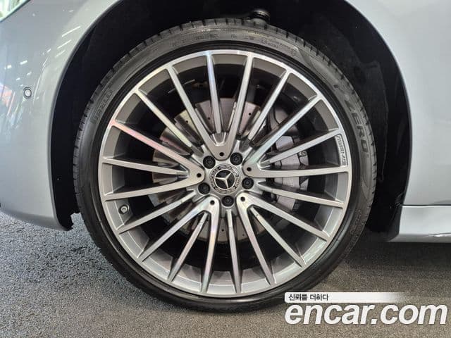 Mercedes-Benz S-Class 2025 — Photo 9/20