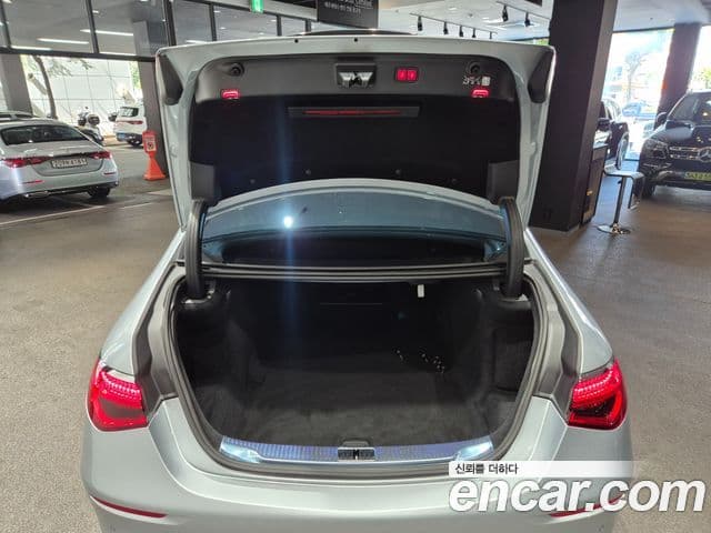 Mercedes-Benz S-Class 2025 — Photo 3/20