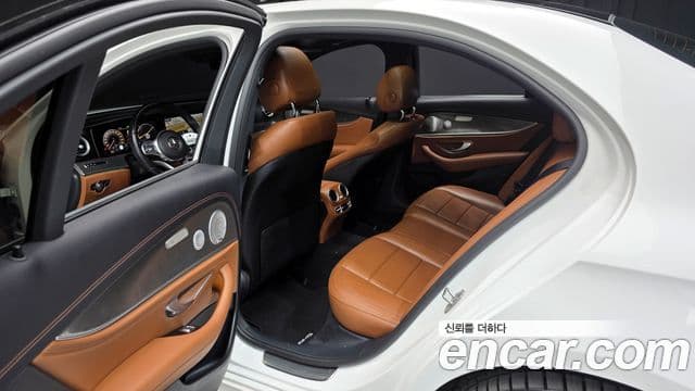 Mercedes-Benz E-Class 2020 — ფოტო 11/20