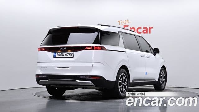 Kia Carnival 2023 — Photo 7/20