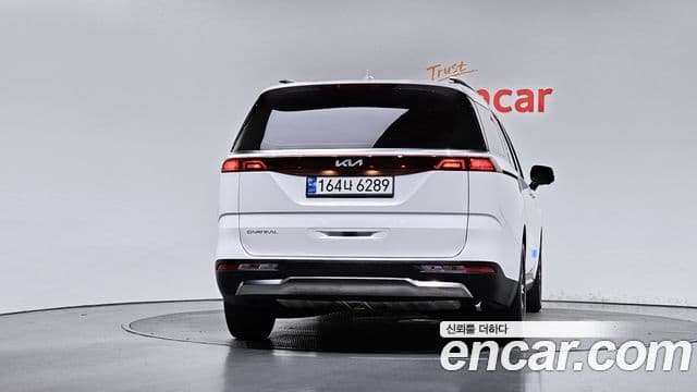 Kia Carnival 2023 — Photo 11/20