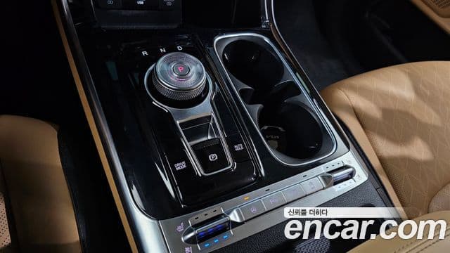 Kia Carnival 2023 — Photo 14/20