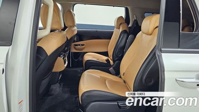 Kia Carnival 2023 — Photo 15/20