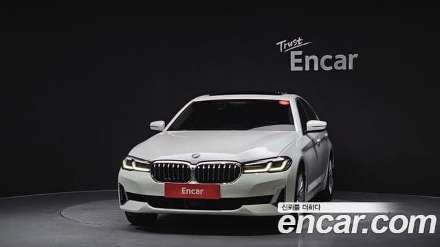 BMW 5 Series 2021 — ფოტო 19/20