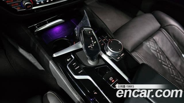 BMW 5 Series 2021 — ფოტო 8/20
