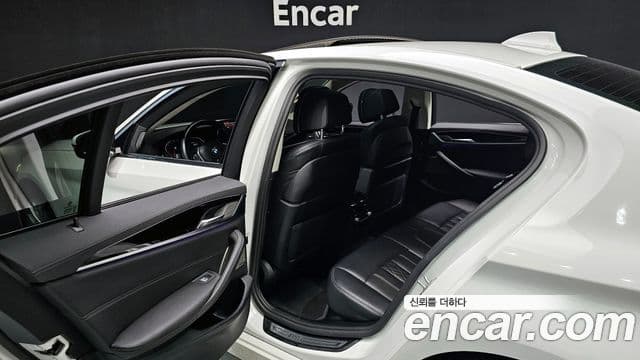 BMW 5 Series 2021 — ფოტო 6/20