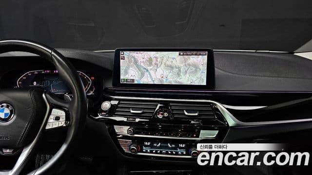 BMW 5 Series 2021 — ფოტო 2/20