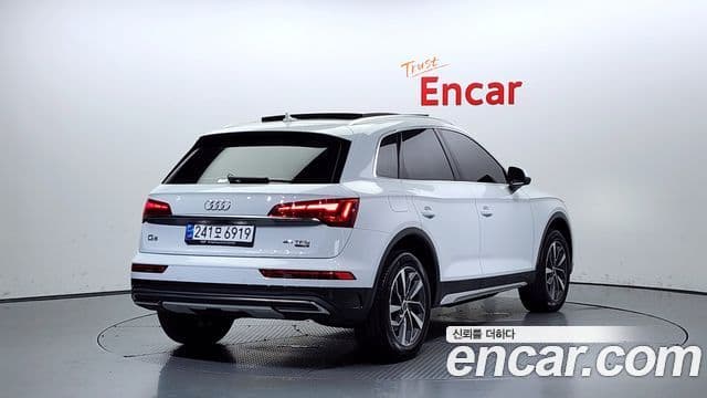 Audi Q5 2023 — Фото 2/20