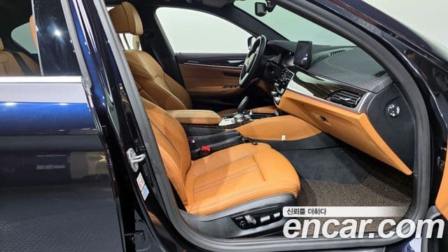BMW 5 Series 2020 — Şəkil 14/20