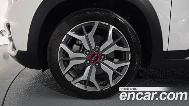 Kia Seltos 2020 — фото 5 из 20