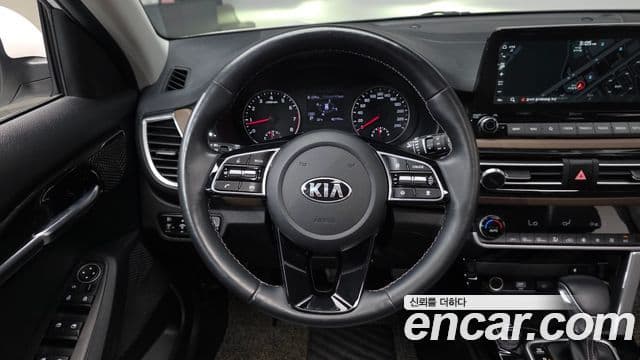Kia Seltos 2020 — ფოტო 13/20