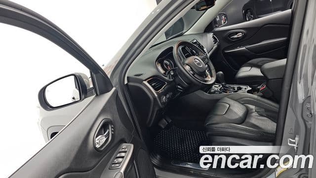 Jeep Cherokee 2021 — Şəkil 15/20