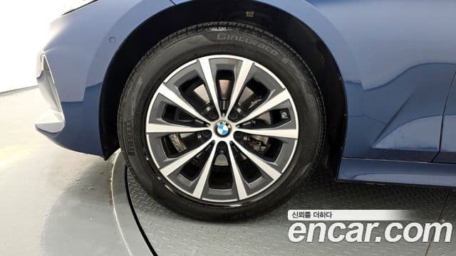 BMW 3 Series 2023 — Photo 15/20