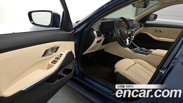 BMW 3 Series 2023 — Photo 8/20