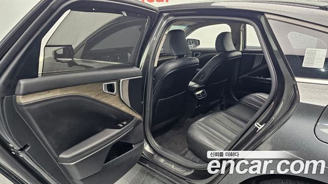 Kia K8 2021 — Şəkil 18/20