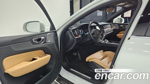 Volvo XC60 2024 — фото 10 из 20