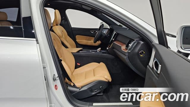 Volvo XC60 2024 — ფოტო 11/20