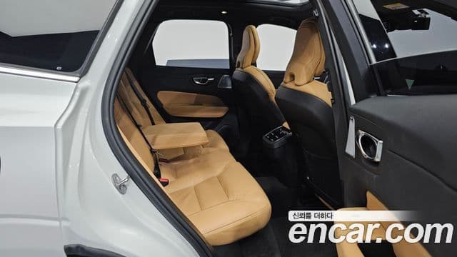 Volvo XC60 2024 — фото 12 из 20