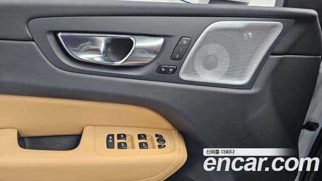 Volvo XC60 2024 — фото 17 из 20