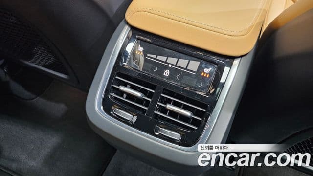 Volvo XC60 2024 — ფოტო 19/20