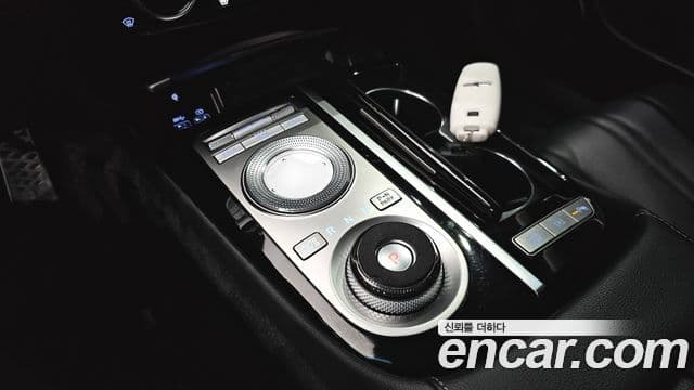 Genesis Electrified G80 2022 — Şəkil 8/20