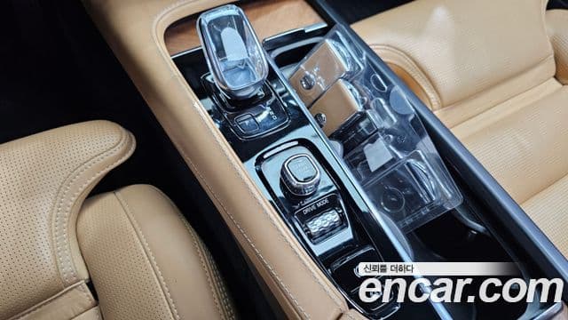 Volvo XC90 2020 — Şəkil 9/20