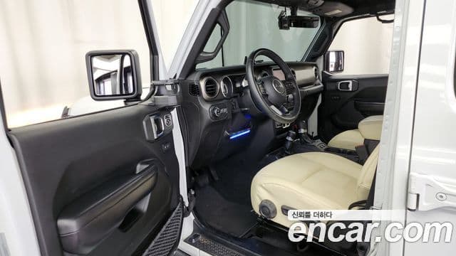 Jeep Wrangler 2019 — ფოტო 8/20