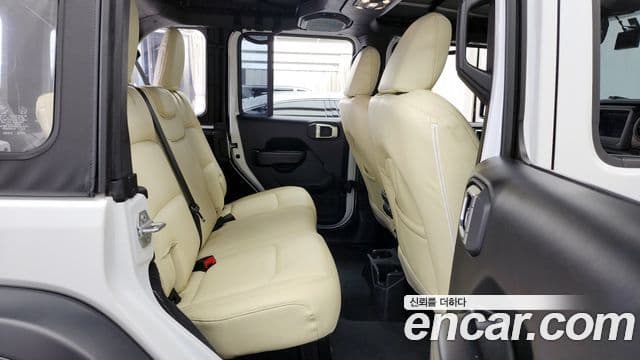 Jeep Wrangler 2019 — ფოტო 11/20