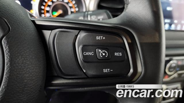 Jeep Wrangler 2019 — ფოტო 16/20