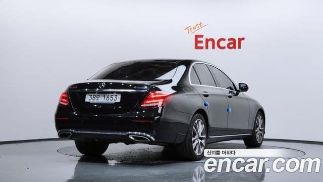 Mercedes-Benz E-Class 2018 — ფოტო 1/20