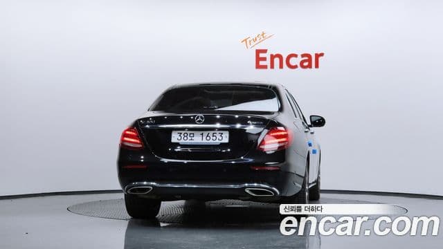 Mercedes-Benz E-Class 2018 — ფოტო 3/20