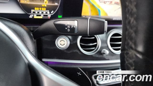 Mercedes-Benz E-Class 2018 — ფოტო 8/20