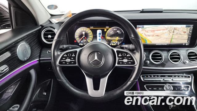 Mercedes-Benz E-Class 2018 — ფოტო 13/20