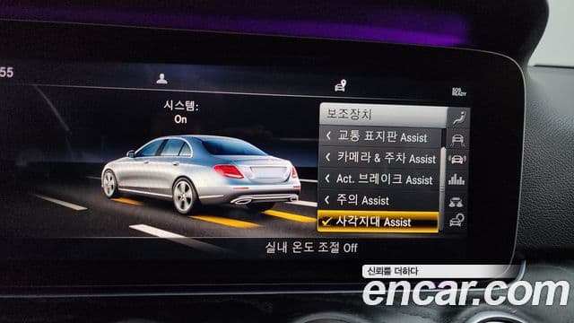 Mercedes-Benz E-Class 2018 — ფოტო 16/20