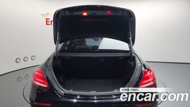 Mercedes-Benz E-Class 2018 — ფოტო 20/20