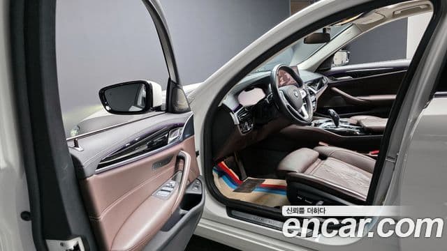 BMW 5 Series 2021 — Şəkil 10/20