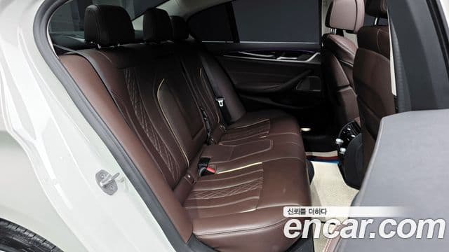 BMW 5 Series 2021 — Şəkil 12/20